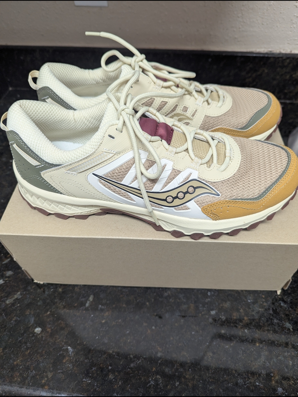 Saucony Grid Peak Tan / Chino Green Sz.11.5 Like New